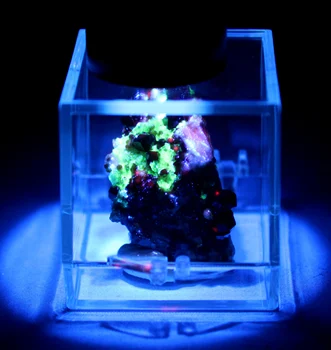 Naravni fluorescentno Granat mineralnih vzorcu kamni in zdravilnimi kristali kristali kremena dragih kamnov polje velikost 3.4 cm