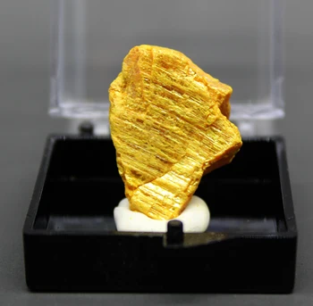 Naravni orpiment Mineralnih osebkov Arzen sulfid rude Kristalno mineralne rude orpimentcollection osebkov polje velikost 3.4 cm